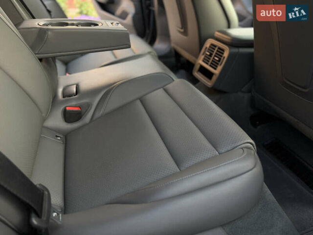 Серый Порше Тайкан, объемом двигателя 0 л и пробегом 129 тыс. км за 53500 $, фото 64 на Automoto.ua