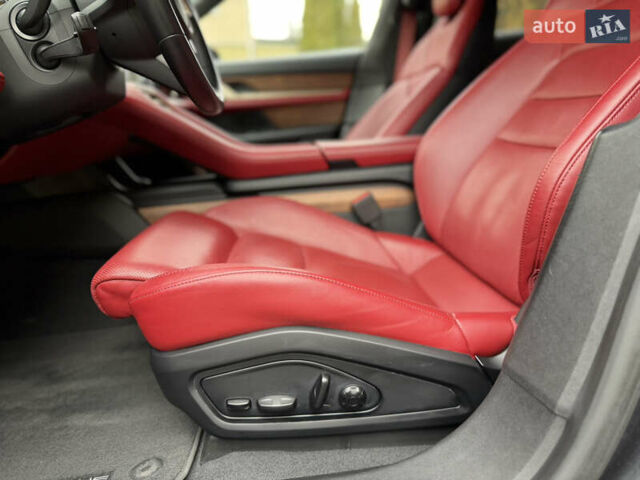 Сірий Порше Тайкан, об'ємом двигуна 0 л та пробігом 147 тис. км за 69890 $, фото 24 на Automoto.ua