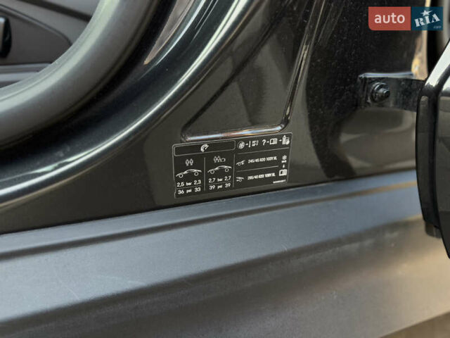 Серый Порше Тайкан, объемом двигателя 0 л и пробегом 129 тыс. км за 53500 $, фото 53 на Automoto.ua