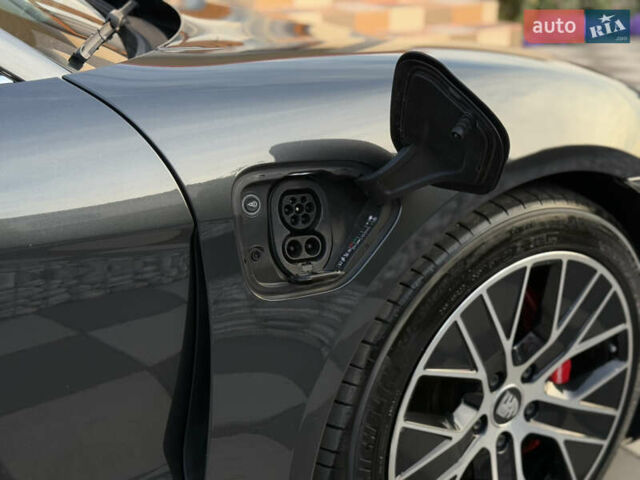 Серый Порше Тайкан, объемом двигателя 0 л и пробегом 129 тыс. км за 53500 $, фото 33 на Automoto.ua