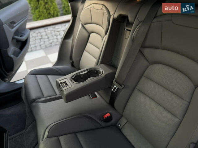 Серый Порше Тайкан, объемом двигателя 0 л и пробегом 129 тыс. км за 53500 $, фото 62 на Automoto.ua