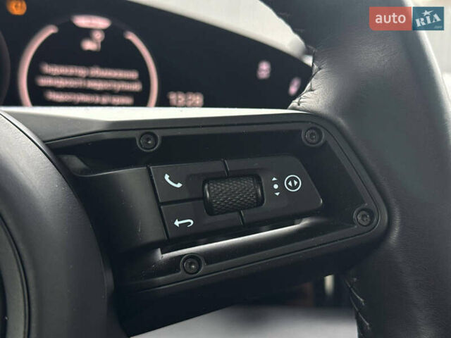 Серый Порше Тайкан, объемом двигателя 0 л и пробегом 69 тыс. км за 52000 $, фото 28 на Automoto.ua