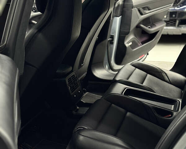 Серый Порше Тайкан, объемом двигателя 0 л и пробегом 75 тыс. км за 65000 $, фото 18 на Automoto.ua