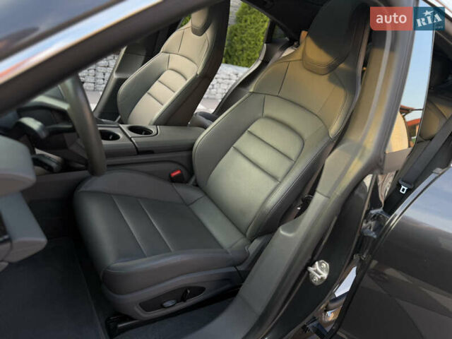 Серый Порше Тайкан, объемом двигателя 0 л и пробегом 129 тыс. км за 53500 $, фото 52 на Automoto.ua