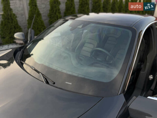 Серый Порше Тайкан, объемом двигателя 0 л и пробегом 129 тыс. км за 53500 $, фото 96 на Automoto.ua