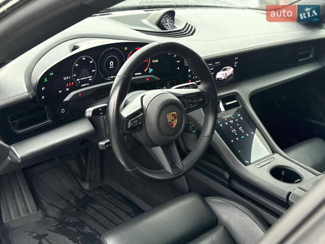 Серый Порше Тайкан, объемом двигателя 0 л и пробегом 69 тыс. км за 52000 $, фото 18 на Automoto.ua