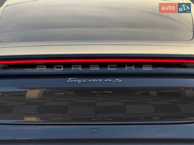 Серый Порше Тайкан, объемом двигателя 0 л и пробегом 129 тыс. км за 53500 $, фото 24 на Automoto.ua