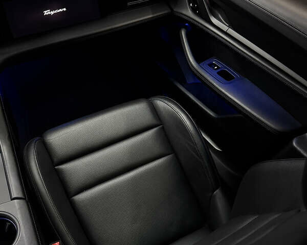 Серый Порше Тайкан, объемом двигателя 0 л и пробегом 75 тыс. км за 65000 $, фото 14 на Automoto.ua