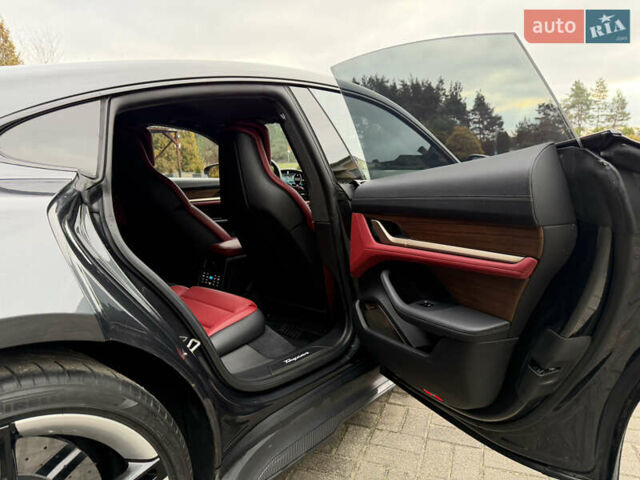 Сірий Порше Тайкан, об'ємом двигуна 0 л та пробігом 147 тис. км за 69890 $, фото 56 на Automoto.ua