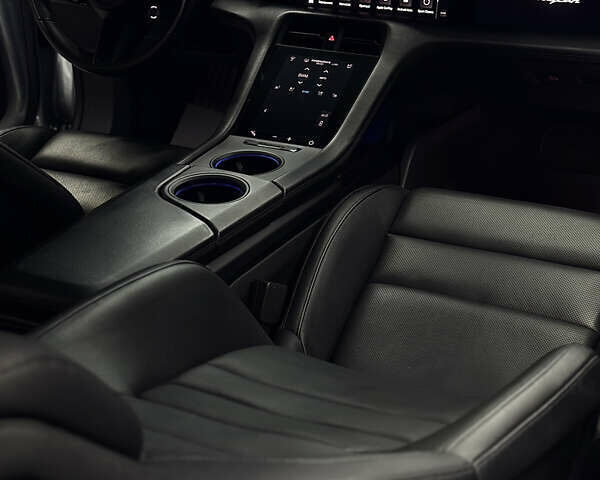 Серый Порше Тайкан, объемом двигателя 0 л и пробегом 75 тыс. км за 65000 $, фото 17 на Automoto.ua