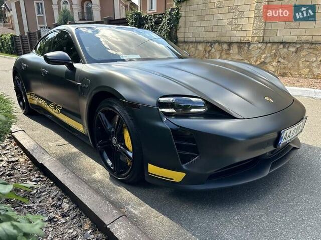 Серый Порше Тайкан, объемом двигателя 0 л и пробегом 58 тыс. км за 62000 $, фото 2 на Automoto.ua