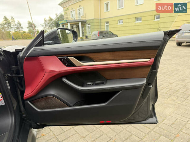 Сірий Порше Тайкан, об'ємом двигуна 0 л та пробігом 147 тис. км за 69890 $, фото 60 на Automoto.ua