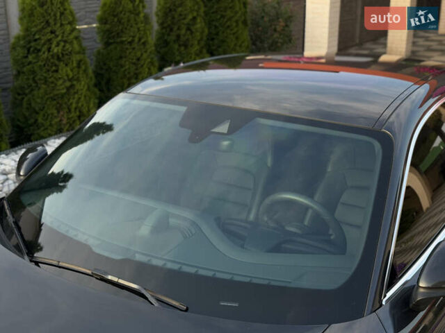 Серый Порше Тайкан, объемом двигателя 0 л и пробегом 129 тыс. км за 53500 $, фото 18 на Automoto.ua