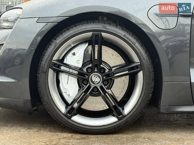 Серый Порше Тайкан, объемом двигателя 0 л и пробегом 69 тыс. км за 52000 $, фото 8 на Automoto.ua