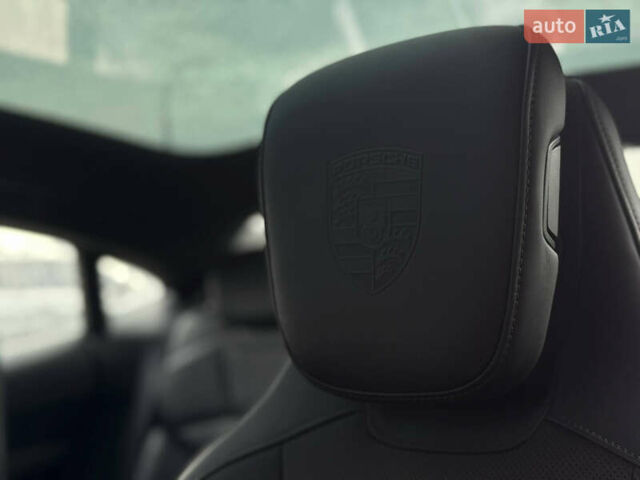 Серый Порше Тайкан, объемом двигателя 0 л и пробегом 69 тыс. км за 52000 $, фото 38 на Automoto.ua