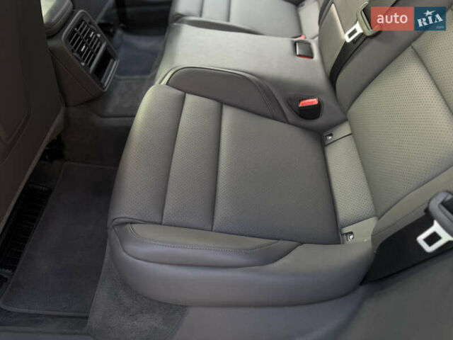 Серый Порше Тайкан, объемом двигателя 0 л и пробегом 129 тыс. км за 53500 $, фото 60 на Automoto.ua