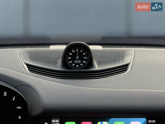 Серый Порше Тайкан, объемом двигателя 0 л и пробегом 129 тыс. км за 53500 $, фото 78 на Automoto.ua