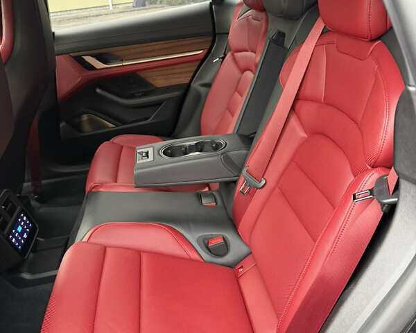 Сірий Порше Тайкан, об'ємом двигуна 0 л та пробігом 147 тис. км за 69890 $, фото 45 на Automoto.ua