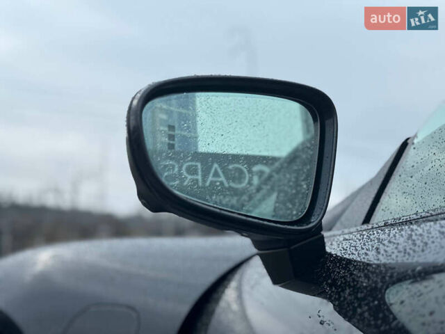 Серый Порше Тайкан, объемом двигателя 0 л и пробегом 69 тыс. км за 52000 $, фото 10 на Automoto.ua