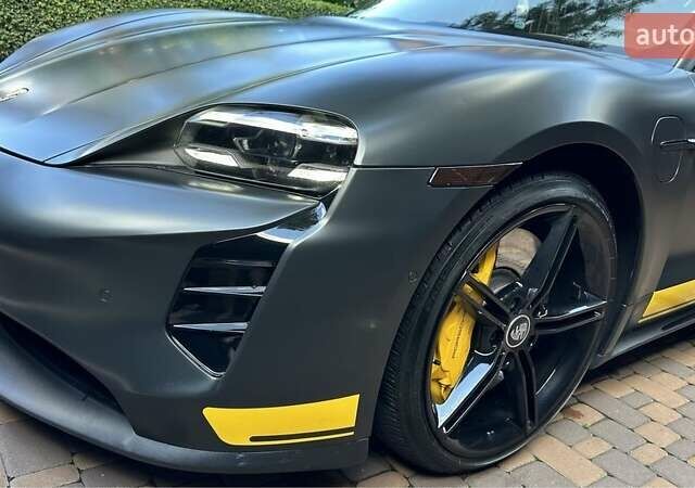 Серый Порше Тайкан, объемом двигателя 0 л и пробегом 58 тыс. км за 62000 $, фото 6 на Automoto.ua