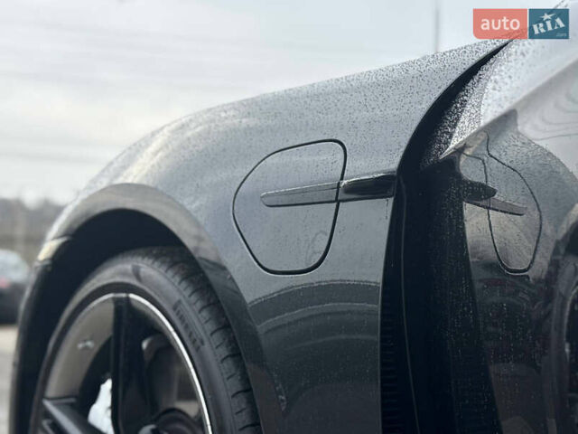 Серый Порше Тайкан, объемом двигателя 0 л и пробегом 69 тыс. км за 52000 $, фото 11 на Automoto.ua