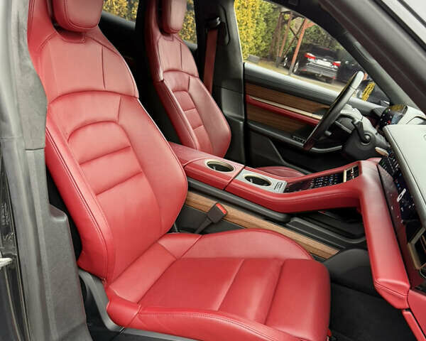 Сірий Порше Тайкан, об'ємом двигуна 0 л та пробігом 147 тис. км за 69890 $, фото 61 на Automoto.ua