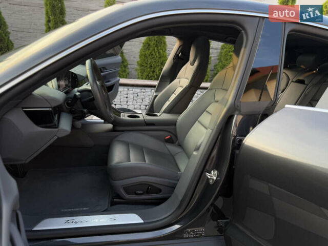 Серый Порше Тайкан, объемом двигателя 0 л и пробегом 129 тыс. км за 53500 $, фото 51 на Automoto.ua