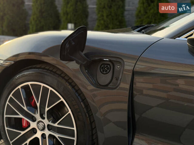 Серый Порше Тайкан, объемом двигателя 0 л и пробегом 129 тыс. км за 53500 $, фото 34 на Automoto.ua
