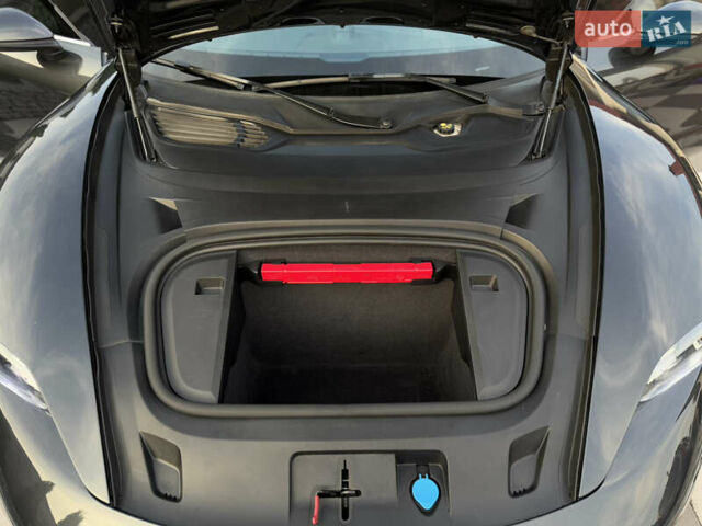 Серый Порше Тайкан, объемом двигателя 0 л и пробегом 129 тыс. км за 53500 $, фото 94 на Automoto.ua