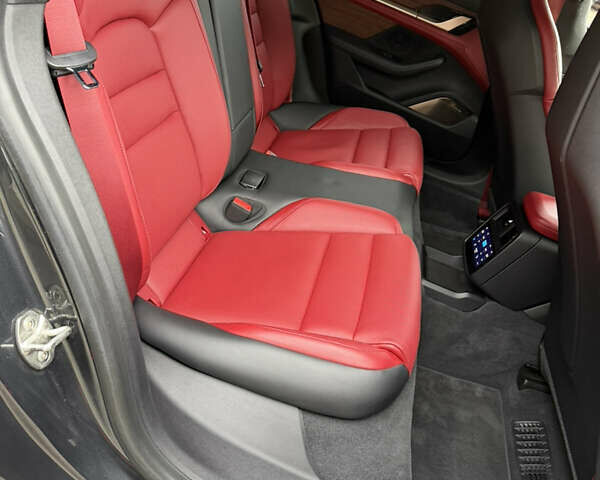 Сірий Порше Тайкан, об'ємом двигуна 0 л та пробігом 147 тис. км за 69890 $, фото 58 на Automoto.ua