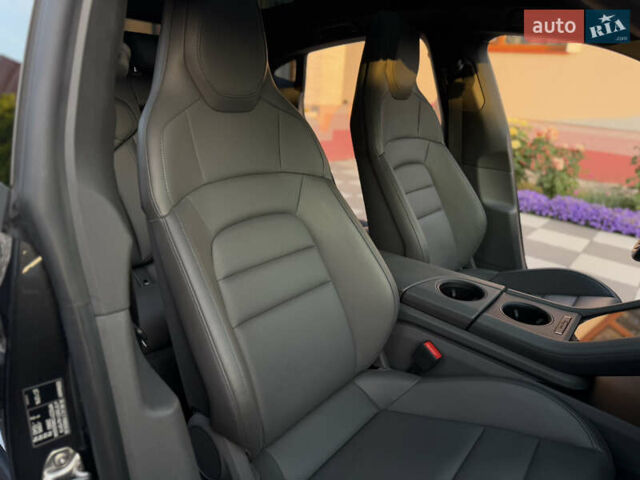 Серый Порше Тайкан, объемом двигателя 0 л и пробегом 129 тыс. км за 53500 $, фото 69 на Automoto.ua