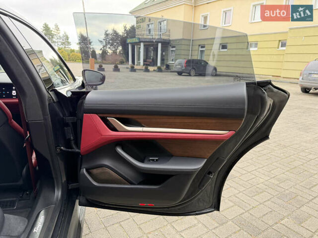 Сірий Порше Тайкан, об'ємом двигуна 0 л та пробігом 147 тис. км за 69890 $, фото 57 на Automoto.ua