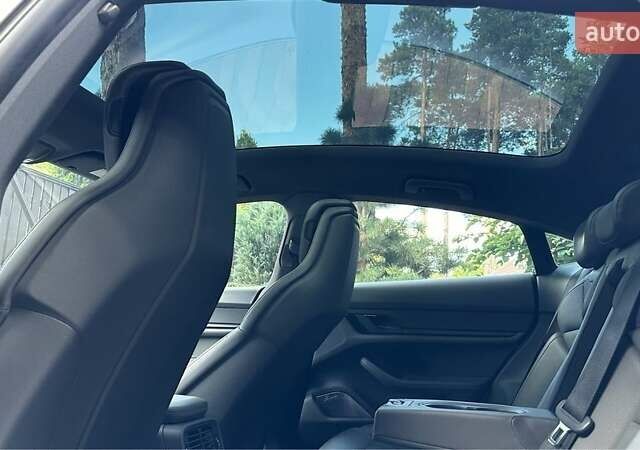 Серый Порше Тайкан, объемом двигателя 0 л и пробегом 58 тыс. км за 62000 $, фото 10 на Automoto.ua