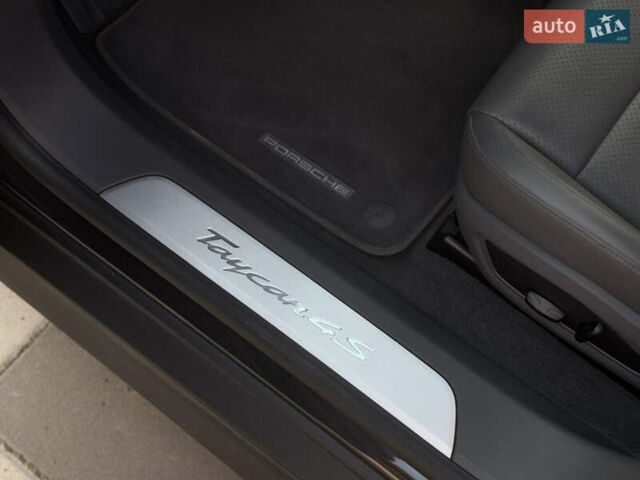 Серый Порше Тайкан, объемом двигателя 0 л и пробегом 129 тыс. км за 53500 $, фото 40 на Automoto.ua