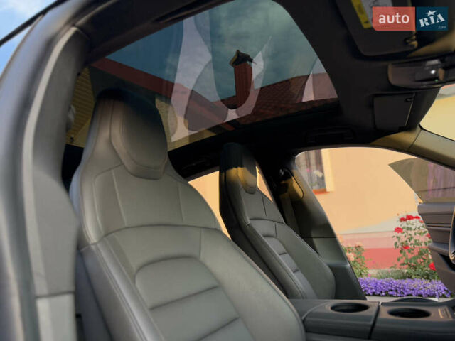 Серый Порше Тайкан, объемом двигателя 0 л и пробегом 129 тыс. км за 53500 $, фото 70 на Automoto.ua