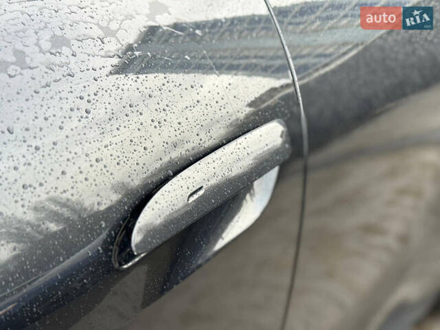 Серый Порше Тайкан, объемом двигателя 0 л и пробегом 69 тыс. км за 52000 $, фото 9 на Automoto.ua