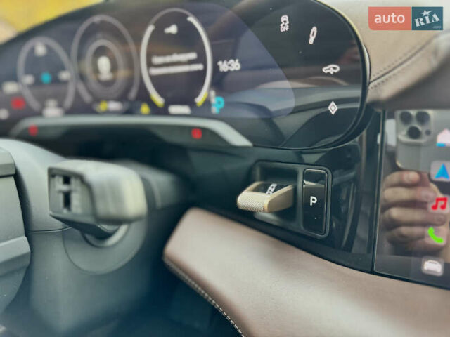 Порше Тайкан 2020 в Киеве на Automoto.ua Серый Порше Тайкан, объемом двигателя 0 л и пробегом 36 тыс. км за 83000 $, фото 46 на Automoto.ua