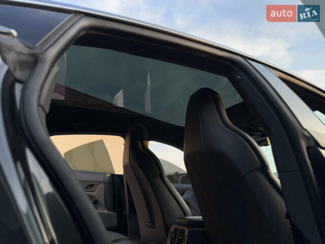 Серый Порше Тайкан, объемом двигателя 0 л и пробегом 129 тыс. км за 53500 $, фото 66 на Automoto.ua