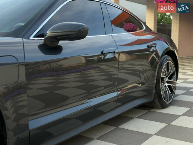 Серый Порше Тайкан, объемом двигателя 0 л и пробегом 129 тыс. км за 53500 $, фото 17 на Automoto.ua