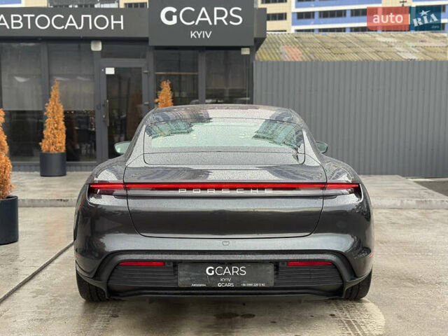 Серый Порше Тайкан, объемом двигателя 0 л и пробегом 69 тыс. км за 52000 $, фото 4 на Automoto.ua