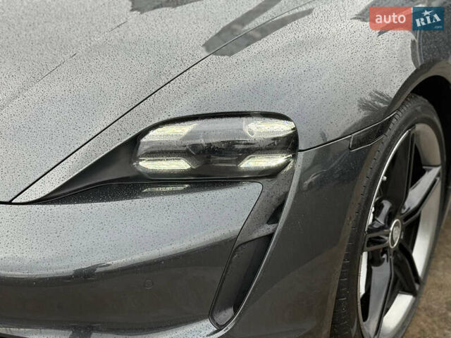 Серый Порше Тайкан, объемом двигателя 0 л и пробегом 69 тыс. км за 52000 $, фото 6 на Automoto.ua
