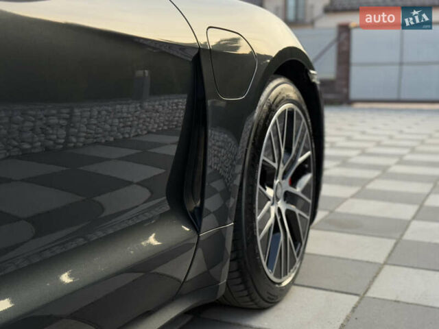 Серый Порше Тайкан, объемом двигателя 0 л и пробегом 129 тыс. км за 53500 $, фото 32 на Automoto.ua