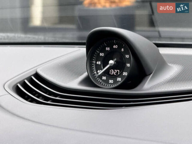 Серый Порше Тайкан, объемом двигателя 0 л и пробегом 69 тыс. км за 52000 $, фото 25 на Automoto.ua