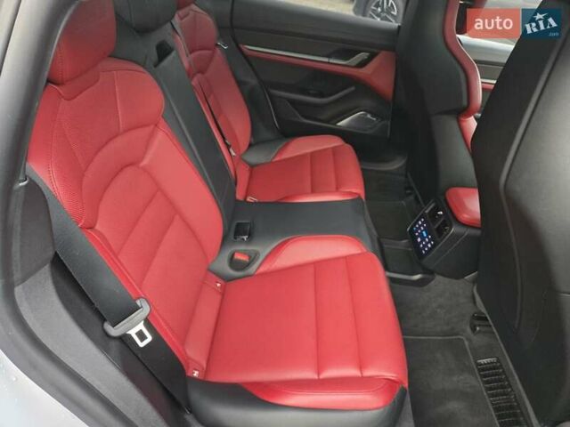 Серый Порше Тайкан, объемом двигателя 0 л и пробегом 89 тыс. км за 83888 $, фото 45 на Automoto.ua