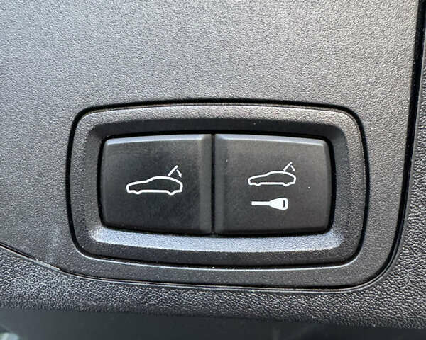 Серый Порше Тайкан, объемом двигателя 0 л и пробегом 114 тыс. км за 59500 $, фото 27 на Automoto.ua