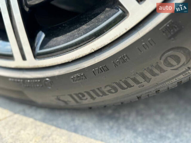 Сірий Порше Тайкан, об'ємом двигуна 0 л та пробігом 80 тис. км за 47000 $, фото 45 на Automoto.ua