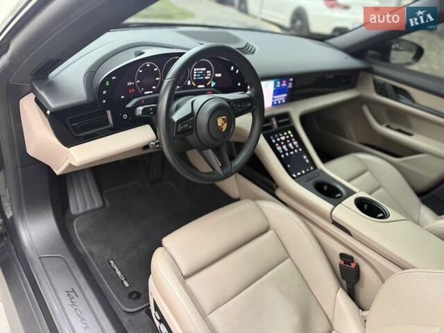 Серый Порше Тайкан, объемом двигателя 0 л и пробегом 53 тыс. км за 55000 $, фото 25 на Automoto.ua