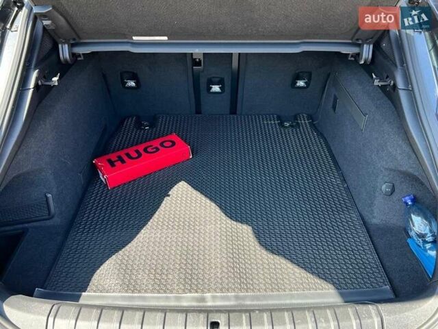 Сірий Порше Тайкан, об'ємом двигуна 0 л та пробігом 19 тис. км за 59900 $, фото 26 на Automoto.ua