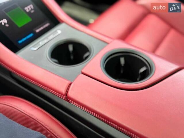 Серый Порше Тайкан, объемом двигателя 0 л и пробегом 80 тыс. км за 46600 $, фото 21 на Automoto.ua