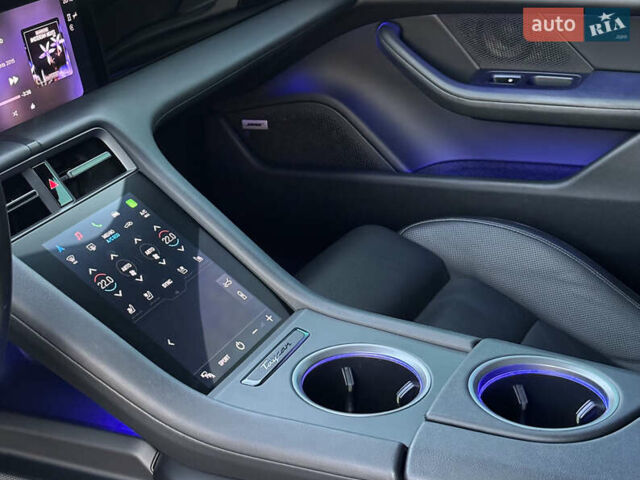 Серый Порше Тайкан, объемом двигателя 0 л и пробегом 82 тыс. км за 57500 $, фото 32 на Automoto.ua